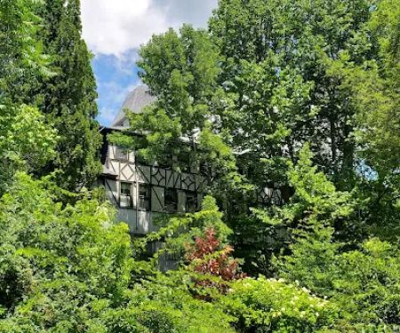 Luxor Manor